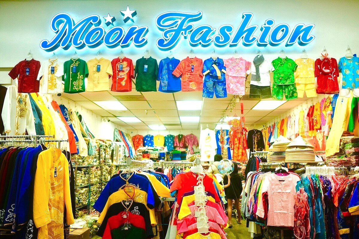 Moon Fashion storefront